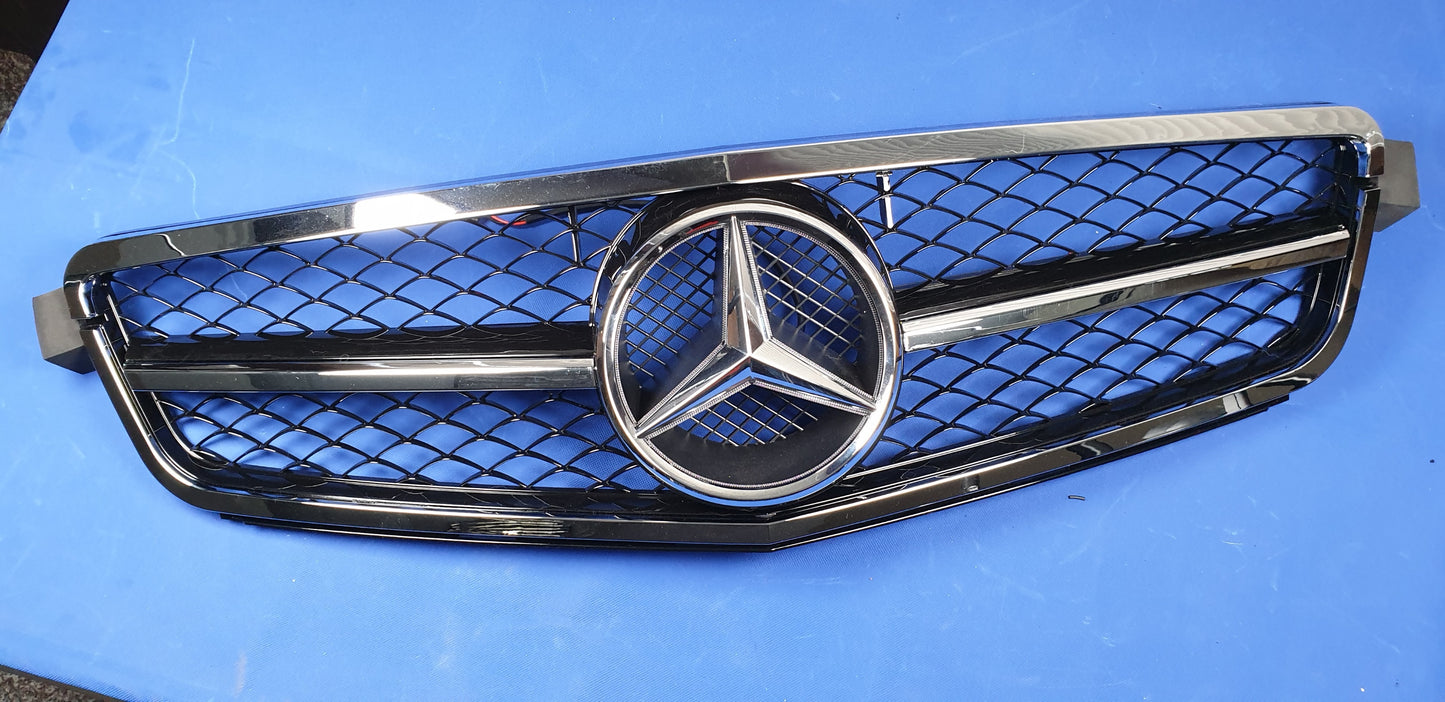 W204 1핀 메쉬 그릴 프론트 스포츠 그릴 C220 C300 C350 메르세데스 C클래스(24d)용 크롬/블랙 컬러