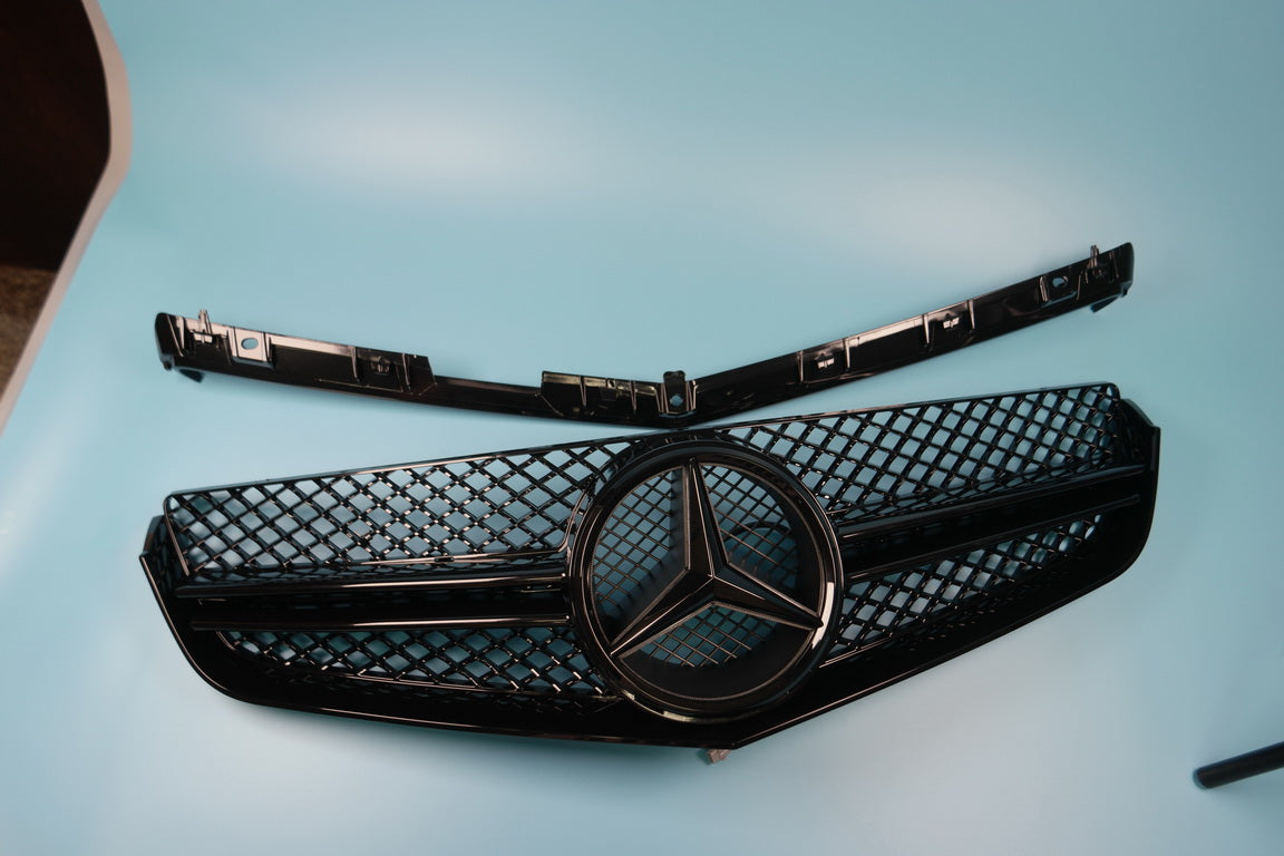 W207 2 fins 100% glossy black front sports grille E-class coupe use