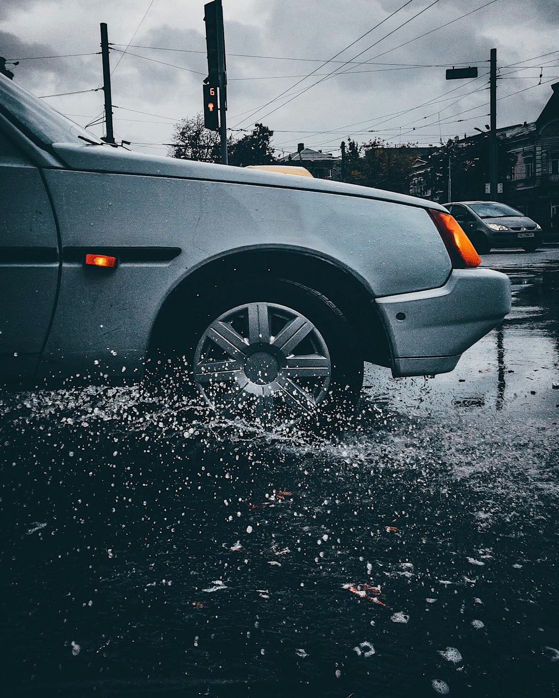 Exploring the Relationship Between Waterproof Car Covers and Vehicle Longevity - Deutschmotor