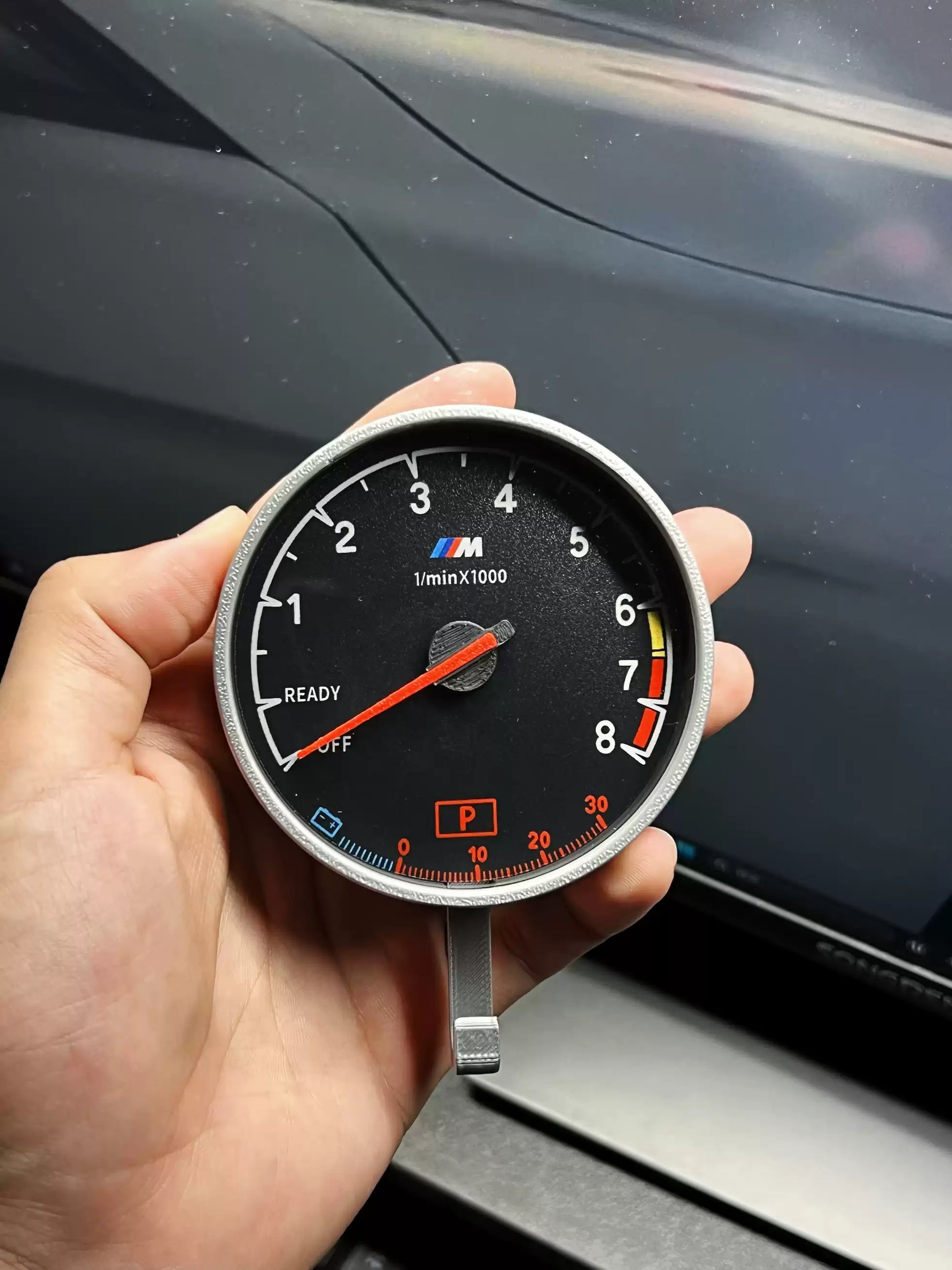 BMW 3 Series Tachometer Interactive Key Hook Display