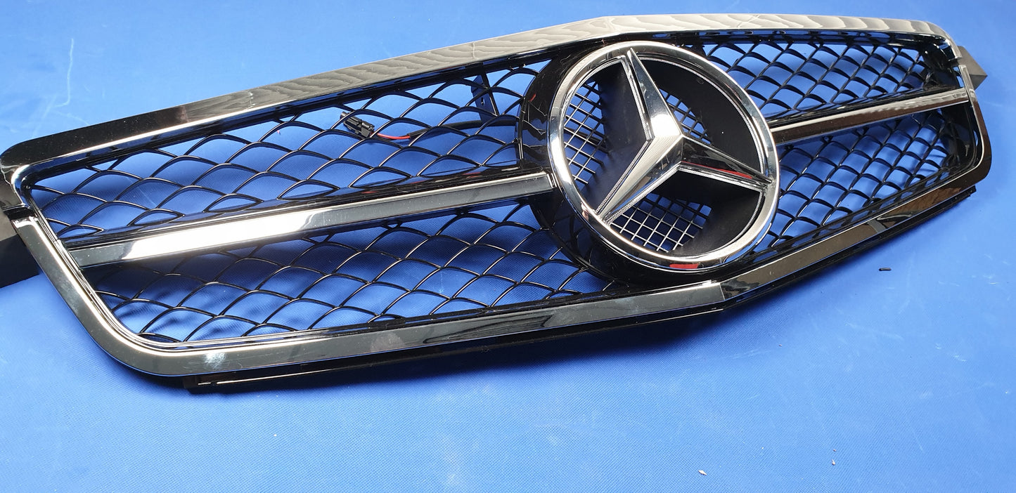 W204 1 フィンメッシュグリルフロントスポーツグリル C220 C300 C350 クローム/ブラックカラーメルセデス C クラス (24d)
